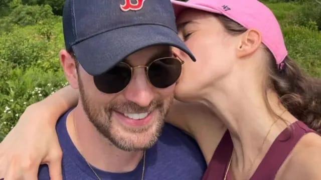 Chris Evans and Alba Baptista Tie the Knot in Boston Wedding! 2 a48ab5866c583e3380dd341617e10e45