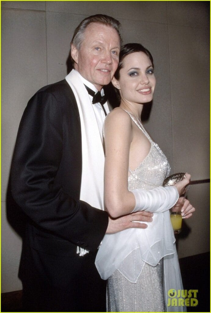 Angelina Jolie's Dad: The shocking Complicated Relationship with Jon Voight :6 major insights 5 Angelina Jolie's Dad