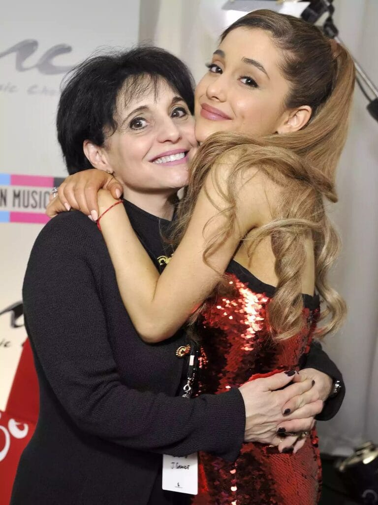 ariana grande mom 5 f069bbaae804451a824142cb364e253a950728336