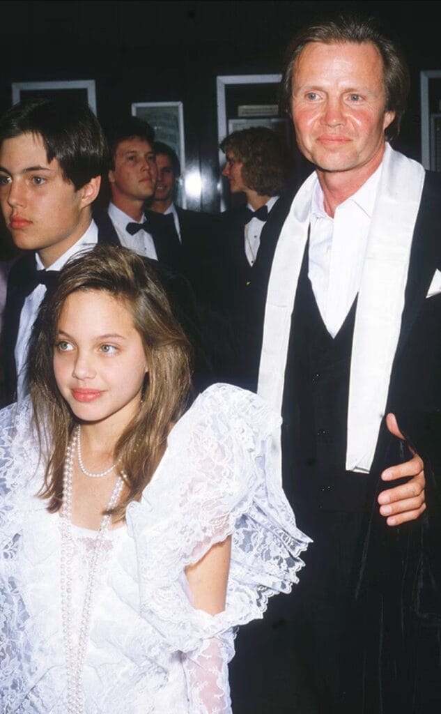 Angelina Jolie's Dad: The shocking Complicated Relationship with Jon Voight :6 major insights 2 Angelina Jolie's Dad