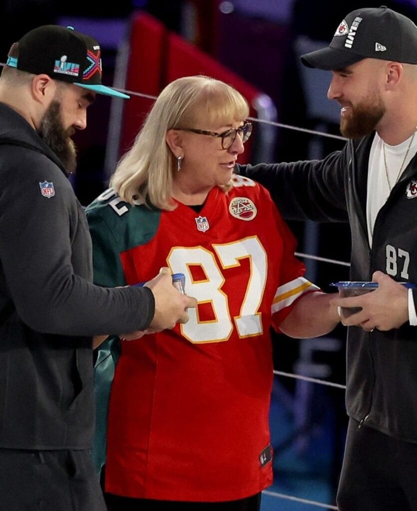 Donna Kelce with Travis Kelce and Jason Kelce 
