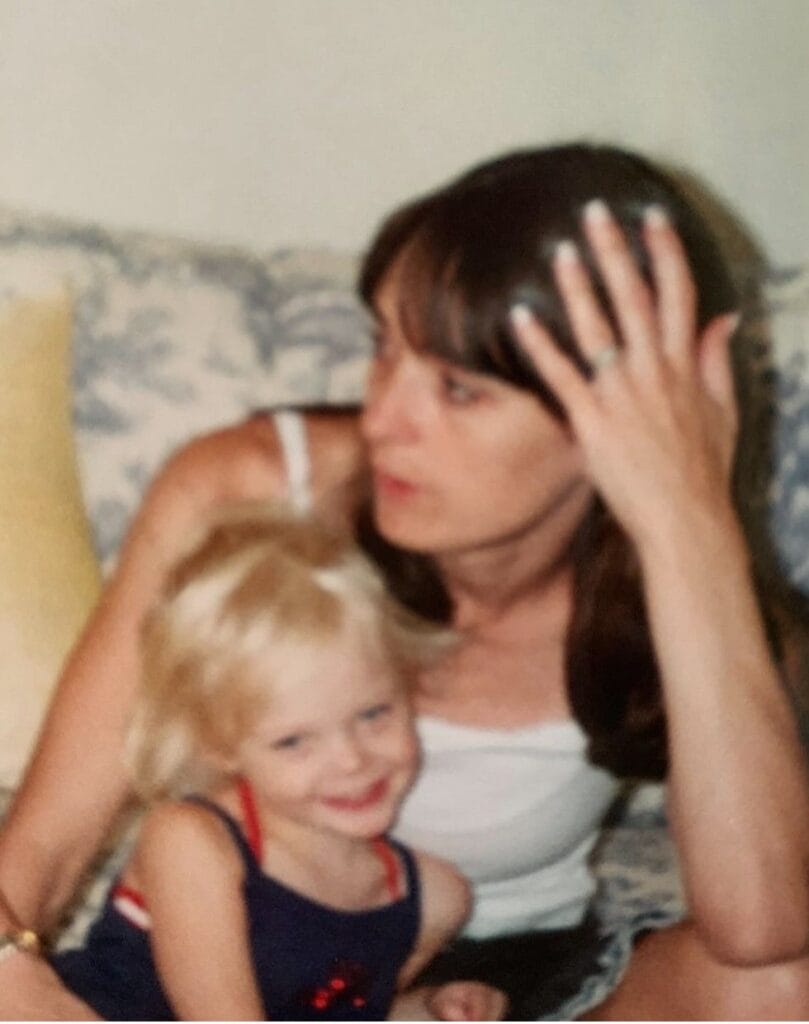 Young Elle Fanning with mother